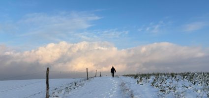 Het zwembad bij zonsondergang