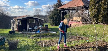 Het zwembad bij zonsondergang